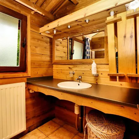 Cosy Chalet In With Fenced Garden Domek alpejski