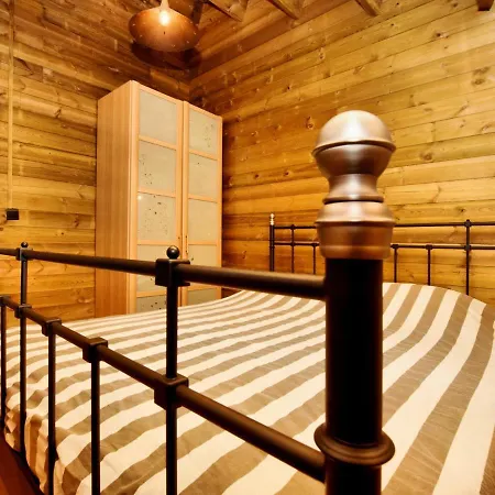 Cosy Chalet In With Fenced Garden