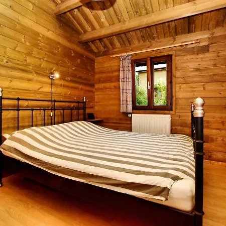 Domek alpejski Cosy Chalet In With Fenced Garden *