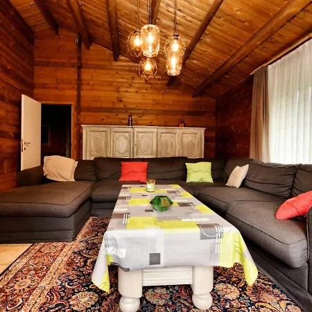 Domek alpejski Cosy Chalet In With Fenced Garden