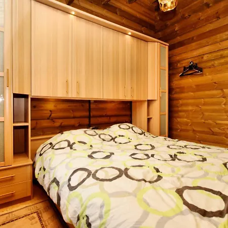 Cosy Chalet In With Fenced Garden Domek alpejski