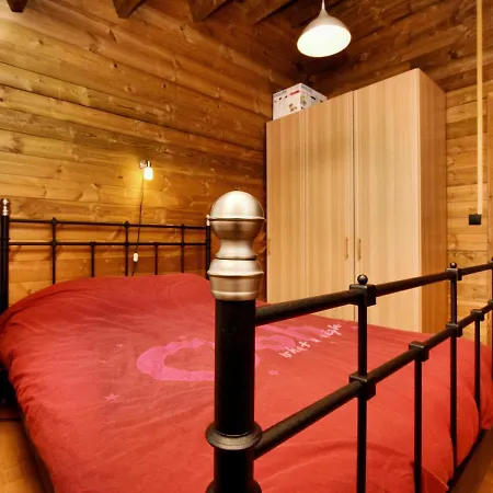 Cosy Chalet In With Fenced Garden *